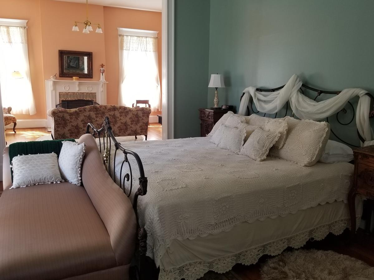 The Peach House Bed & Breakfast Атланта Екстериор снимка
